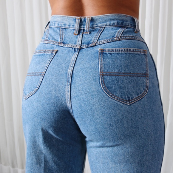 80’s High Waisted Light Wash Jeans - Picture 7 of 8